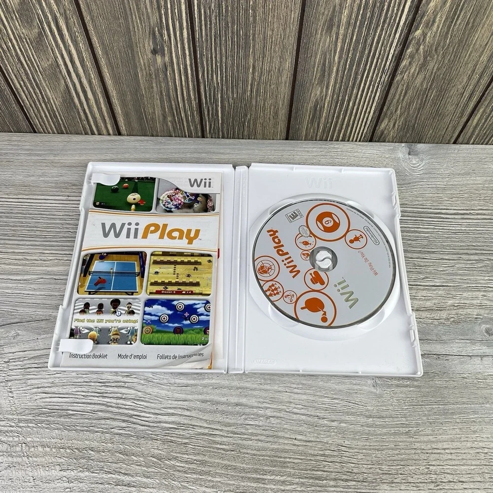 Wii Play Nintendo Game Disc, Case and Manual!  Tested Working
